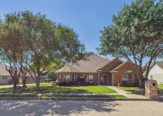 105 Sumner Ln, Waxahachie, TX 75165