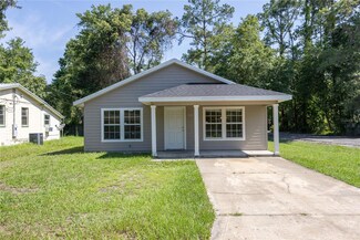 2112 NE 3rd Place, Gainesville, FL 32641