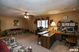 1118 Deer Run Rd, East Moline, IL 61244