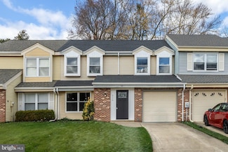 210 Stratton Ct, Mount Laurel, NJ 08054