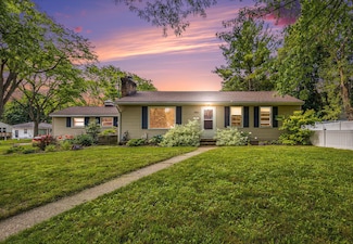 1102 Spencer St NE, Grand Rapids, MI 49505