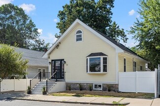 11 Sherbrook St, West Roxbury, MA 02132