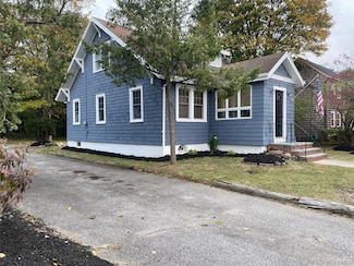 602 Clocks Blvd, Massapequa, NY 11758