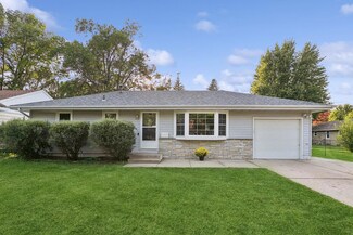 910 Sommerville St S, Shakopee, MN 55379