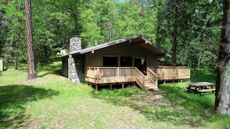 18000 Illinois River Rd, Selma, OR 97538