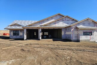 2112 Prairie Hawk Dr, Bismarck, ND 58503
