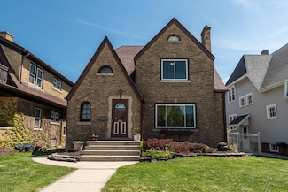 1905 Thurston Ave, Racine, WI 53403
