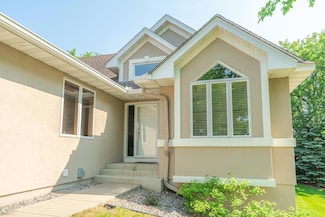 5839 Deerwood Ln N, Plymouth, MN 55442