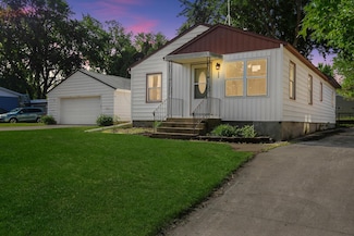 111 4th St, Kenyon, MN 55946