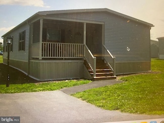 13 Amber Cir, New Holland, PA 17557