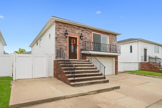 28 Drumgoole Rd E, Staten Island, NY 10312