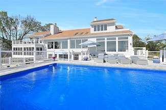 11 Convent Ln, Center Moriches, NY 11934