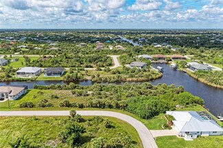 10432 Mcalester Cir, South Gulf Cove, FL 33981