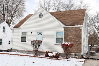 24 Alter Ct, Mount Clemens, MI 48043