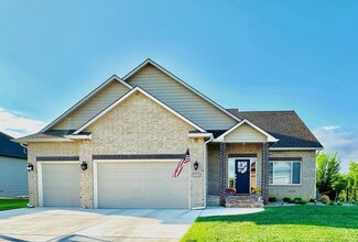 4710 N Elk Creek Dr, Bel Aire, KS 67226