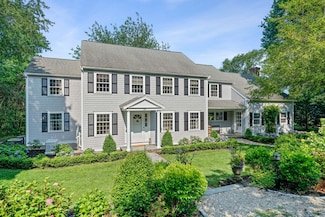 56 Chapel St, Duxbury, MA 02332