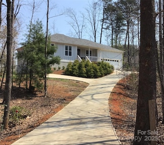 221 Dublin Ln, Columbus, NC 28722