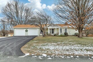 5 Washington Dr, Troy, NY 12180