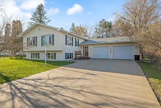 5483 Marion Ln, Virginia, MN 55792