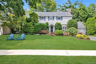 19 Concord Rd, Port Washington, NY 11050