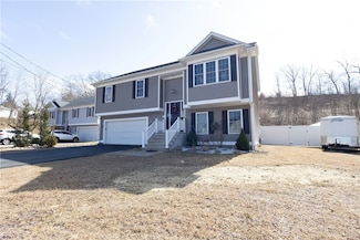 32 Dike St, Woonsocket, RI 02895
