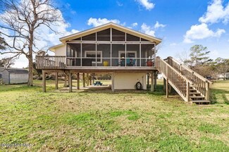 197 S River Dr, Beaufort, NC 28516