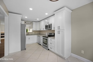 2425 Hallerins Ct, Maryville, TN 37801