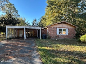 2419 Avenido Del Pinar St, Gautier, MS 39553