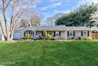 4 Cherry Tree Ln, Middletown, NJ 07748