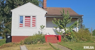 557 3rd St, Rosiclare, IL 62982