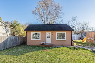 18951 W Hickory St, Mundelein, IL 60060