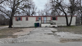 305 W Sherman St Unit D, Chico, TX 76431