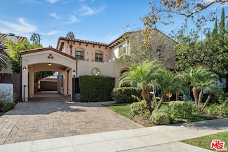 313 S Oakhurst Dr, Beverly Hills, CA 90212
