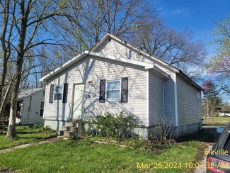 203 Roosevelt St, Elkville, IL 62932