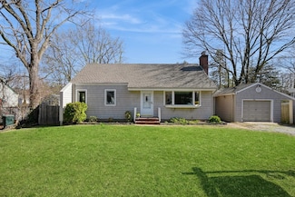4 Vause St, Northport, NY 11768