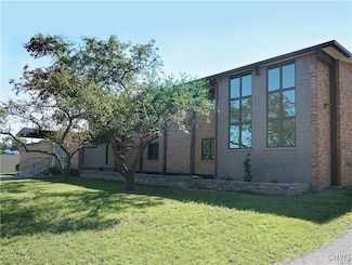 124 Swansea Dr Unit 2, Syracuse, NY 13206