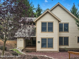 412 Hickory Dr, Tannersville, PA 18372