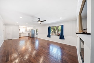 804 Lark Ln, Red Oak, TX 75154