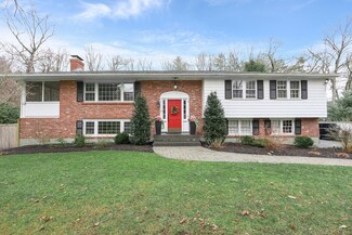 27 Locust Ln, Needham, MA 02492