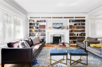 154 Beaumont St, Brooklyn, NY 11235