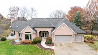 17619 Grandview Dr, Sterling, IL 61081