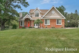 815 Bradford Hollow Ln NE, Grand Rapids, MI 49525