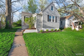 1054 Tuxedo Blvd, Saint Louis, MO 63119