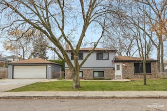 818 Pleasant Ave, Glen Ellyn, IL 60137