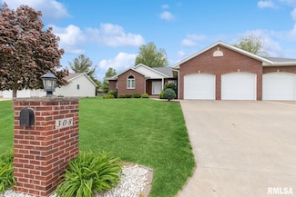 308 N 9th St, Fulton, IL 61252