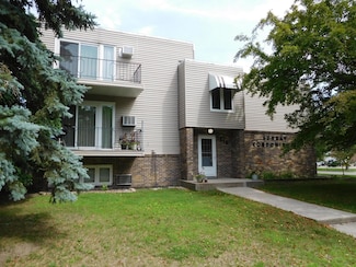 1516 19 1 2 St S Unit 6, Moorhead, MN 56560