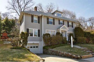 125 Moffat Rd, Waban, MA 02468