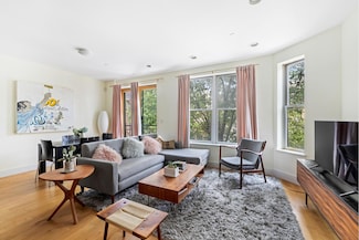 252 Richardson St Unit 2B, Brooklyn, NY 11222