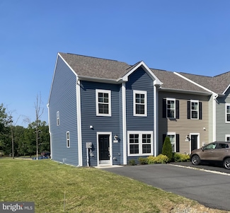 224 Scotch Pine Dr, Bunker Hill, WV 25413