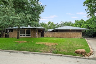 921 NW 9th St, Grand Prairie, TX 75050